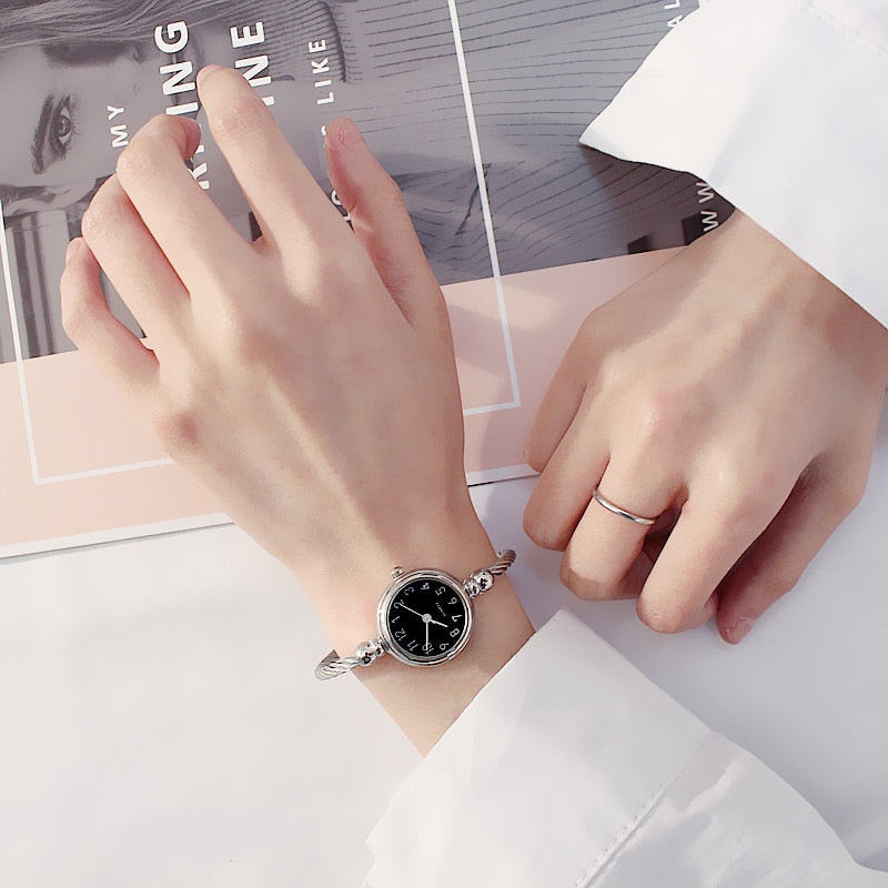 Women's Watches Bracelet Style Opening Simple Retro Art Fashion Watches Women's Fashion Quartz Watch Relogio Feminino Silver belt