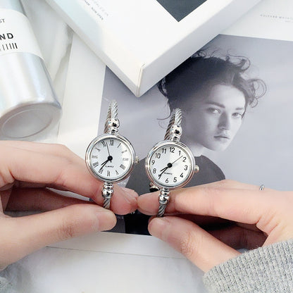 Women's Watches Bracelet Style Opening Simple Retro Art Fashion Watches Women's Fashion Quartz Watch Relogio Feminino Silver belt
