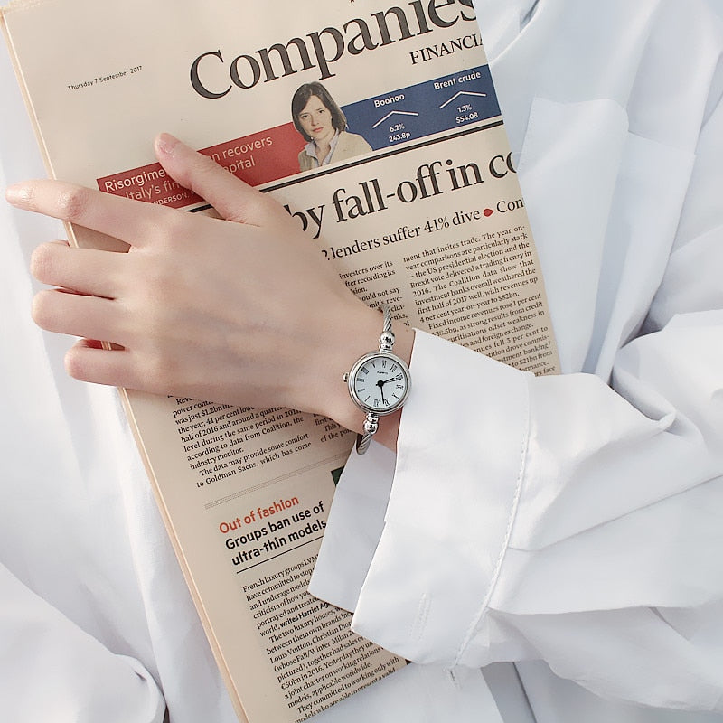 Women's Watches Bracelet Style Opening Simple Retro Art Fashion Watches Women's Fashion Quartz Watch Relogio Feminino Silver belt