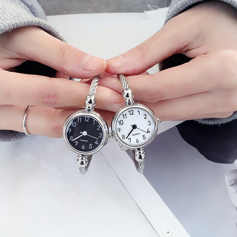 Women's Watches Bracelet Style Opening Simple Retro Art Fashion Watches Women's Fashion Quartz Watch Relogio Feminino Silver belt