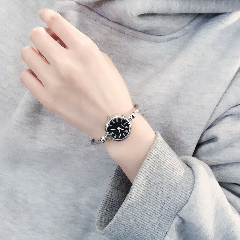 Women's Watches Bracelet Style Opening Simple Retro Art Fashion Watches Women's Fashion Quartz Watch Relogio Feminino Silver belt