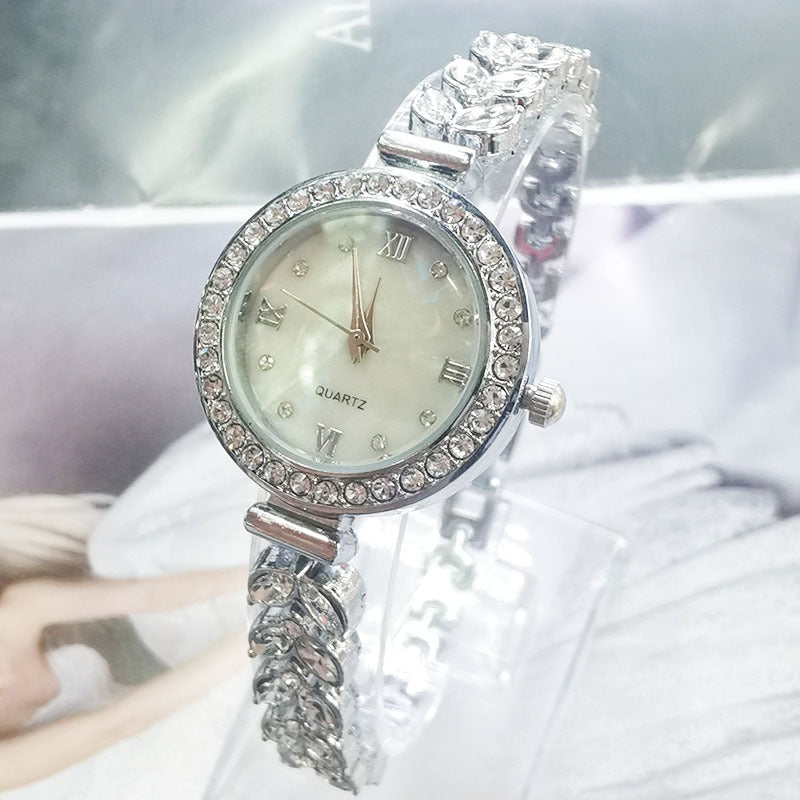 New Diamond Mermaid Fishbone Hand Chain Watch Fashionable Style Fishbone Chain Women's Watch